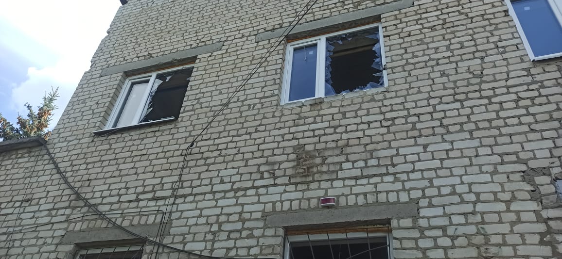 Під удар росіян по Козачій Лопані потрапив підрозділ ДСНС (фото)