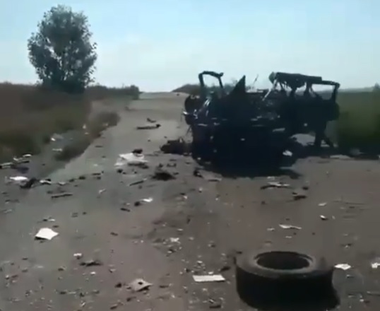 “Один 300 та двоє цивільних 200” – відео з місця обстрілу Харківщини