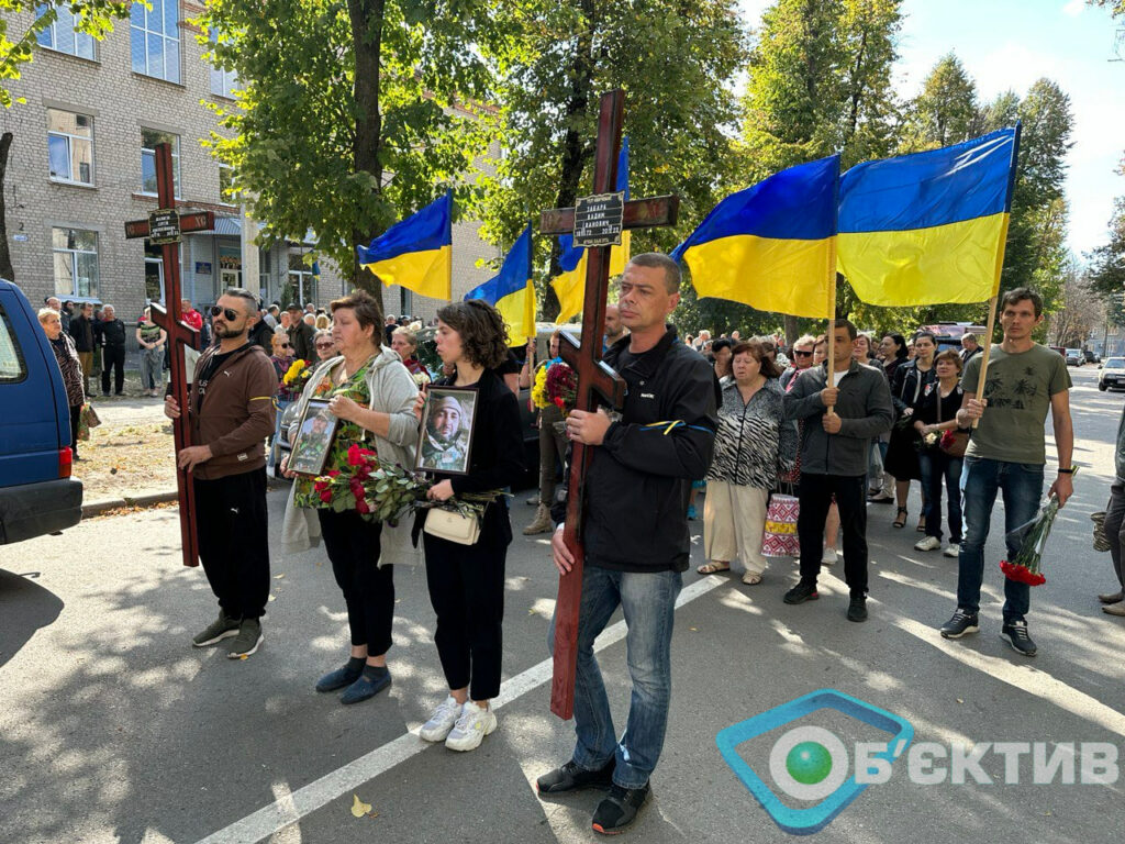 В Харькове простились с волонтерами, которых убила ракета рф в Купянске