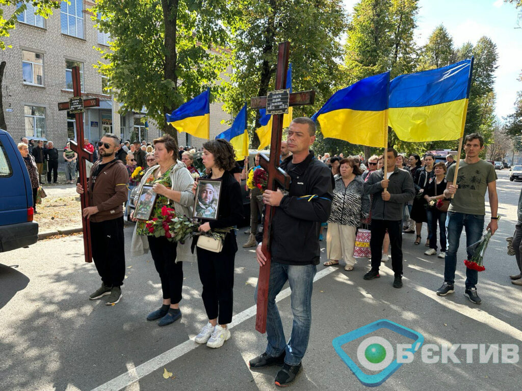 У Харкові попрощалися з волонтерами, яких убила ракета рф у Куп’янську