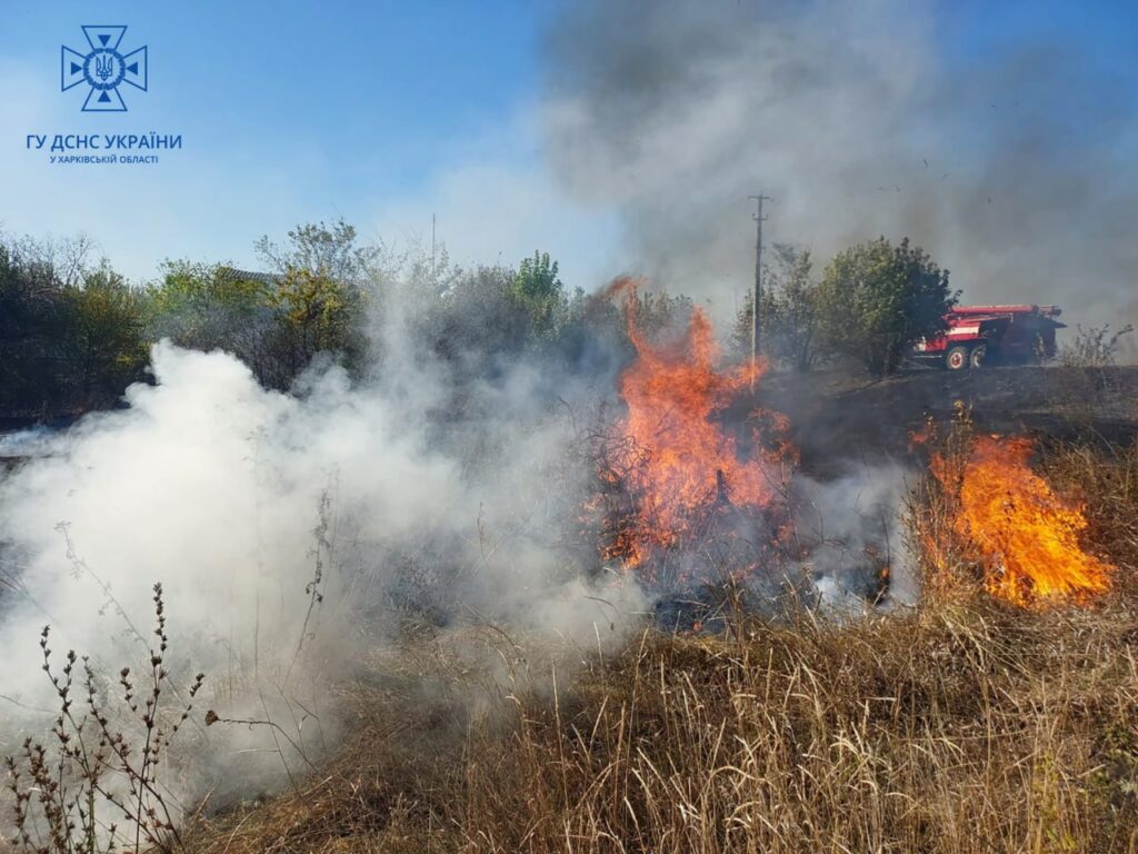 ДСНС повідомляє про потужний артудар по Куп’янщині: виникли пожежі (фото)