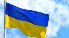 В Харькове меняют флаг Украины