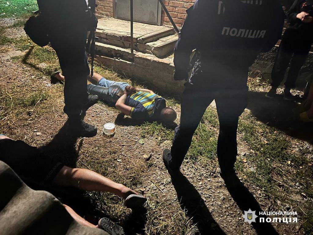 Вкрали у жінок $40 тисяч: на Харківщині спіймали банду домушників (фото)