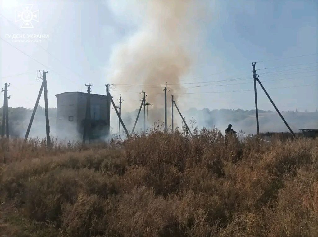 Через обстріл Харківщини виникла пожежа, яка поширилася на 2 га (фото)