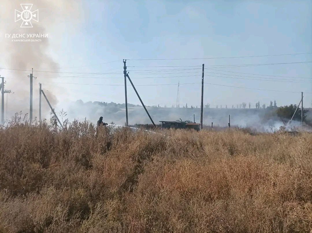 Пожар после обстрела Кондрашовки 30 сентября 3