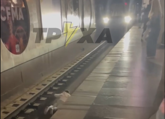 У Харкові чоловік стрибнув під потяг у метро та вижив: дані поліції (відео)
