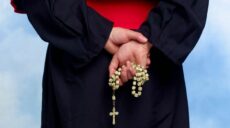 Священники с мужчиной-проституткой устроили оргию на рабочем месте