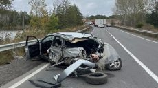 На трассе в Валках столкнулись легковушка и грузовик: водители в больнице