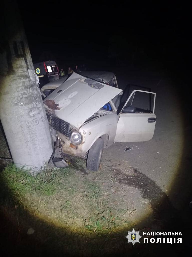 У Мерефі п’яний водій ВАЗ «влетів» в електроопору: загинув пасажир (фото)
