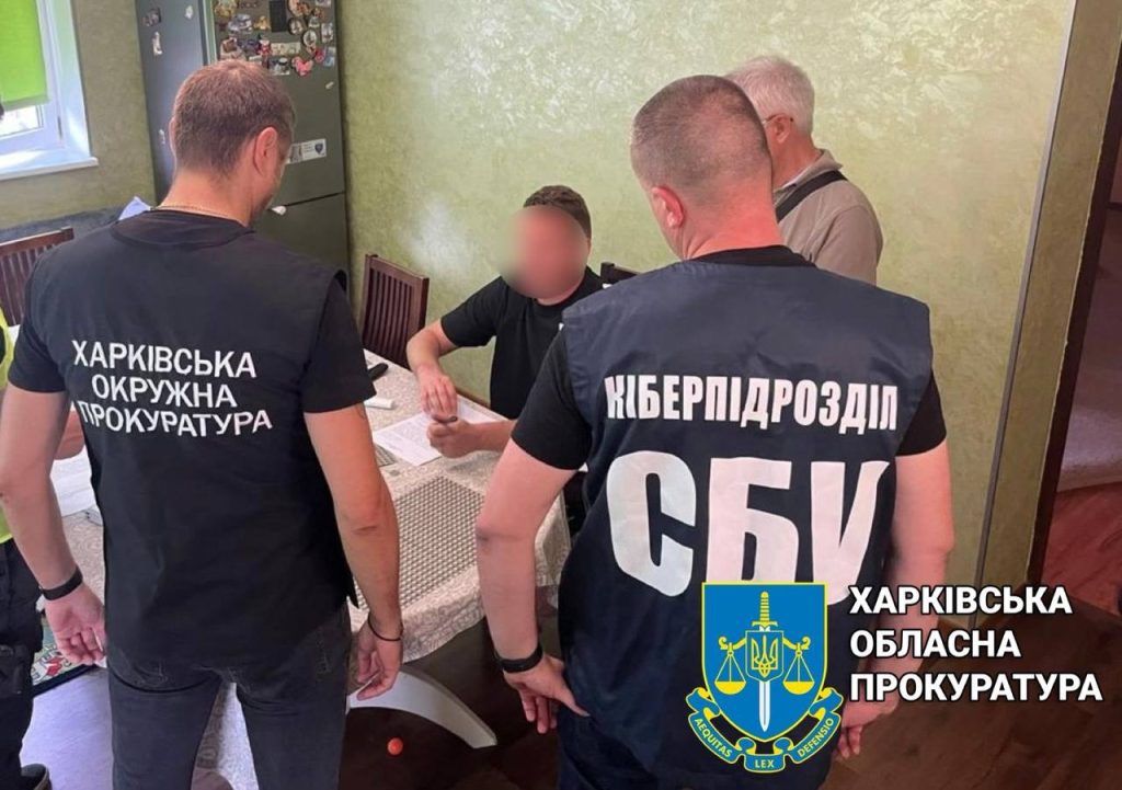 За границу — за $1,5 и 4,5 тыс. В Харькове будут судить помощника уклонистов