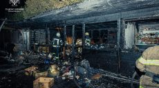 Возле вокзала в Харькове произошел пожар: горели киоски (фото, видео)