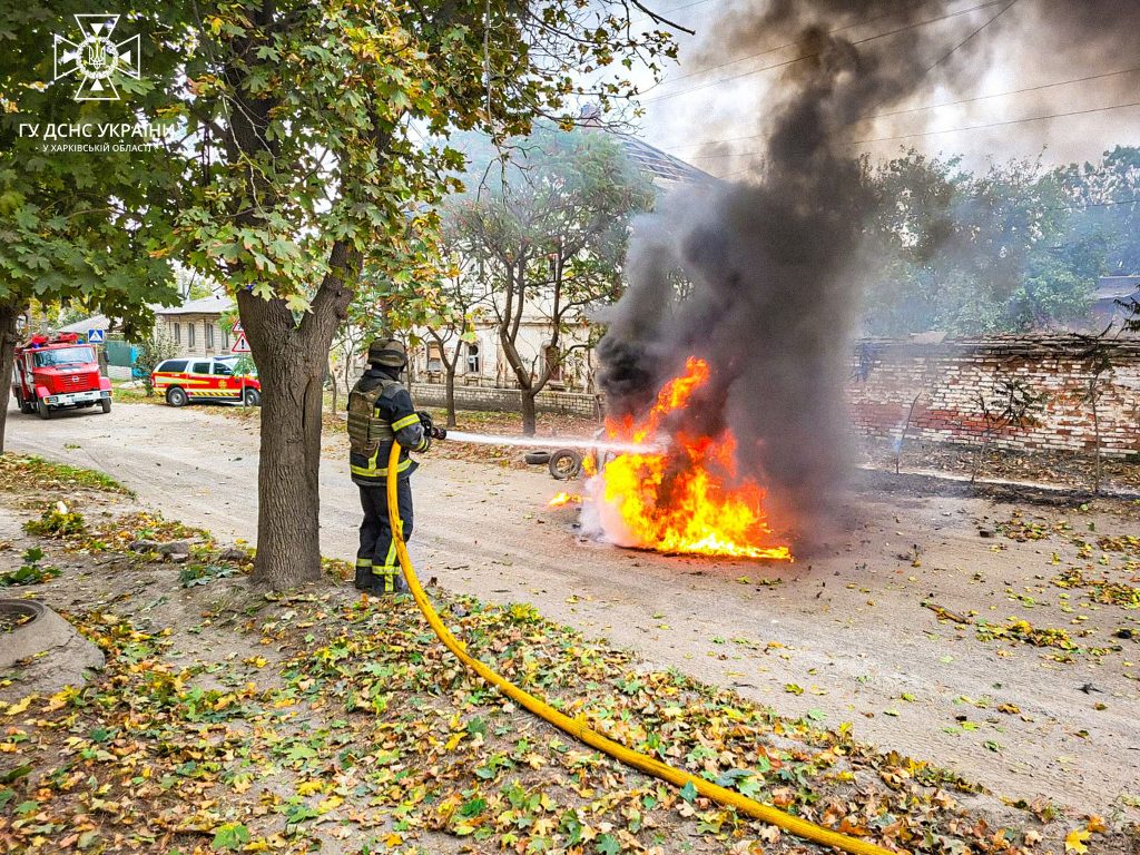 Удар КАБ по Купянску: ГСЧС показала разрушения и как тушили пожар (фото)