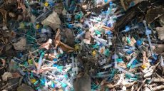 Свалку медицинских отходов нашли на Харьковщине: чиновник получил штраф (фото)