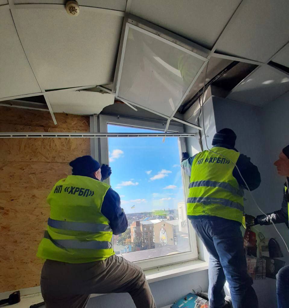 У Харкові 1,6 тис. вікон встановили у постраждалих будівлях від удару 6.10