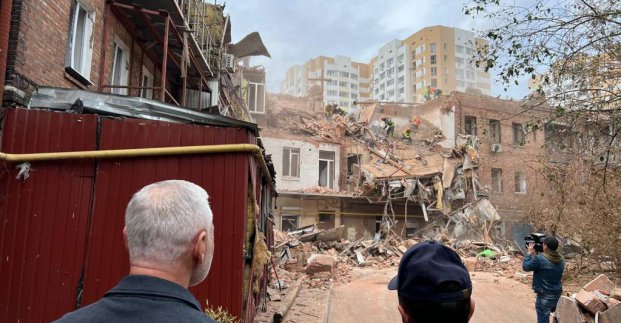 У Харкові через ранковий обстріл пошкоджено 72 будівлі
