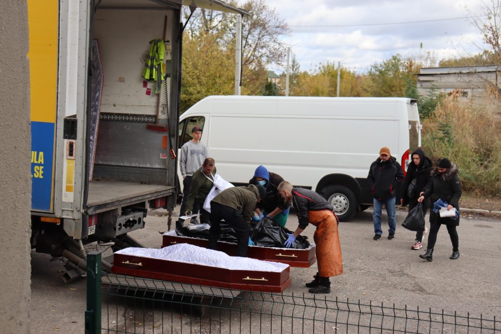 Удар по селу Гроза на Харківщині: тіла 52 загиблих уже видали близьким (відео)