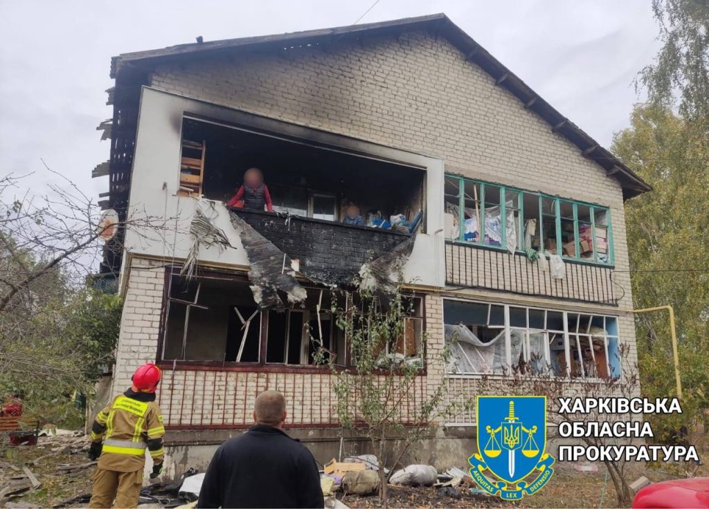 РФ ударила ракетой С-300 по поселку под Харьковом, есть разрушения (фото)