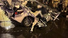 На Гагаріна зіткнулися фура й «Mazda»: моторошні наслідки смертельної ДТП