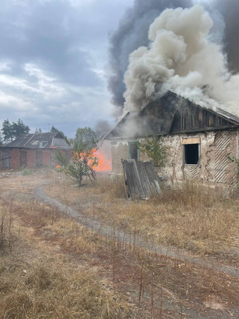 РФ вдарила по Вовчанську: знищено житловий будинок, є постраждалі (фото)