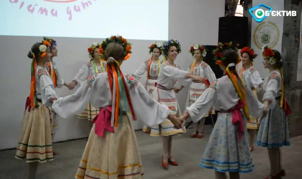 Чужих дітей не буває. У Харкові триває проєкт “Обійми дитину”