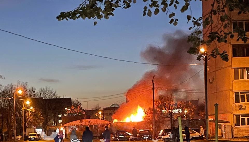 2 мужчин получили ожоги из-за пожара в гараже на Салтовке в Харькове (видео)