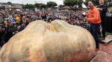 Фермер виростив гарбуз вагою більше тонни і побив світовий рекорд