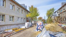 У Дергачах під Харковом показали будинки, майже відновлені після ударів РФ