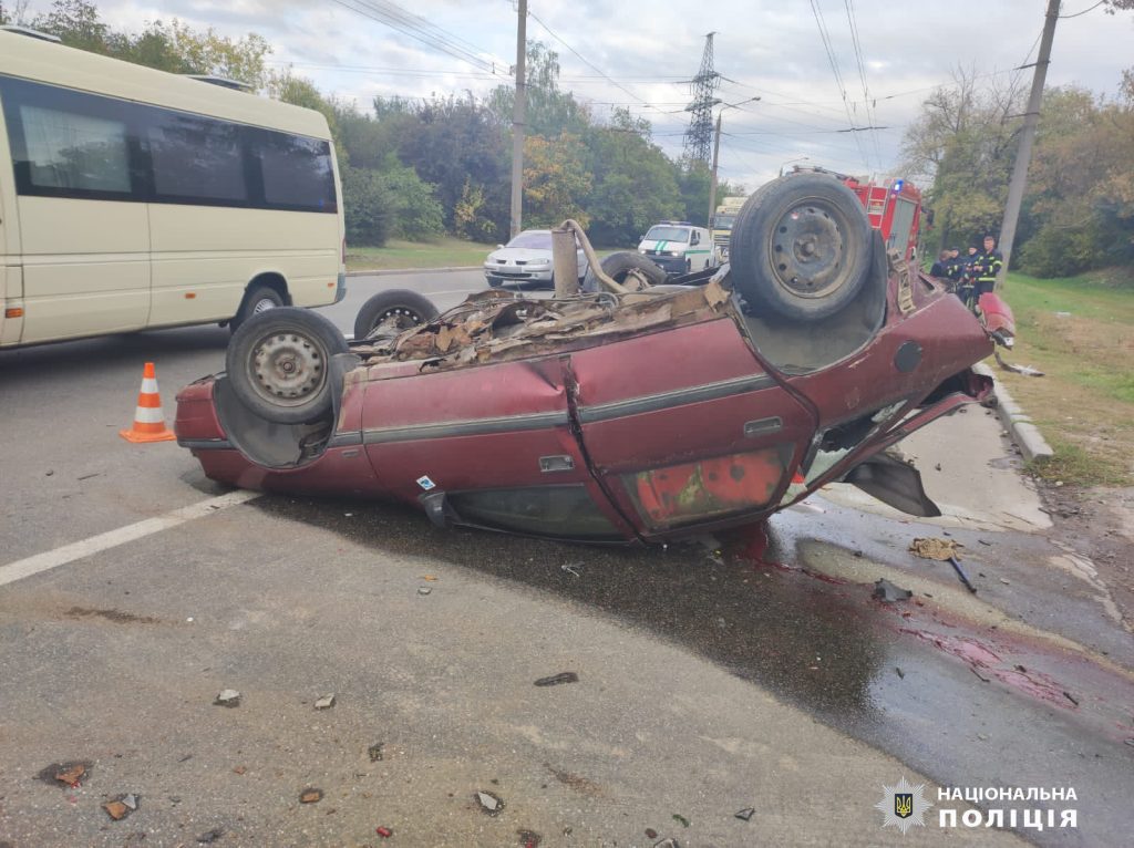 Потрійна ДТП у Харкові: один водій загинув, ще один – у лікарні (фото)