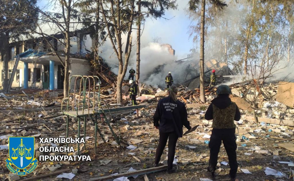На месте «прилета» по школе на Харьковщине весь день работали спасатели