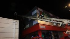 У Харкові горить супермаркет: евакуювали 30 людей (відео)