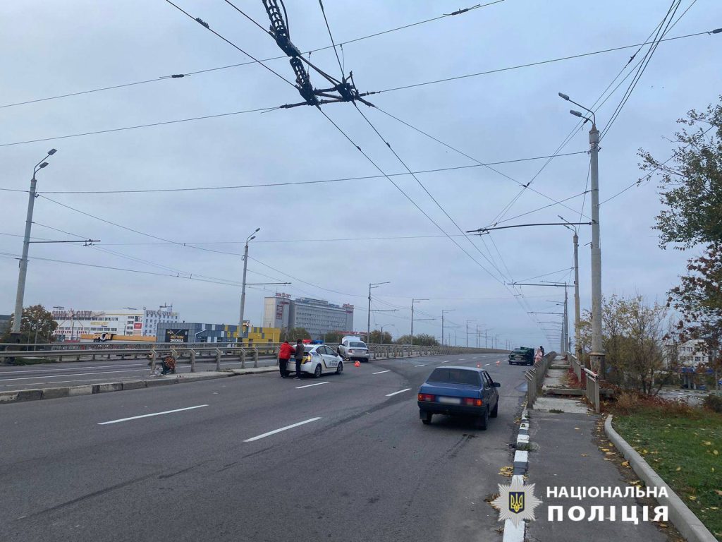 ДТП на мосту в Харкові: постраждали двоє (фото)