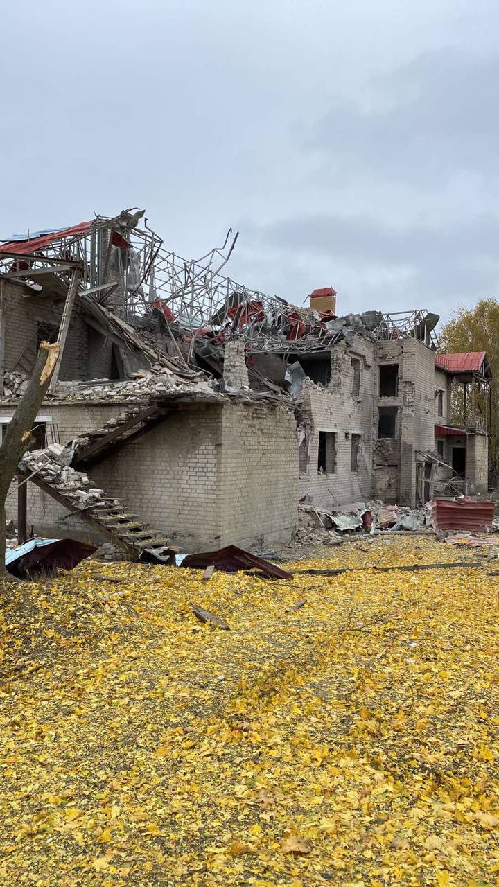 Руйнування у Куп'янському районі через удар авіабомбою 22 жовтня 2023