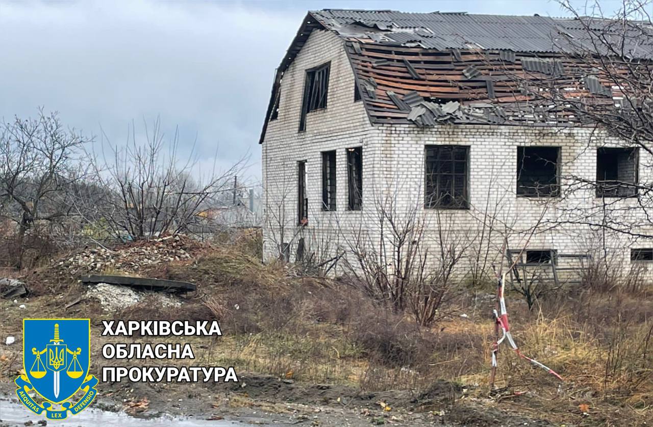 Наслідки ракетного удару по пожежній частині в Ізюмі 26 жовтня 2023 8