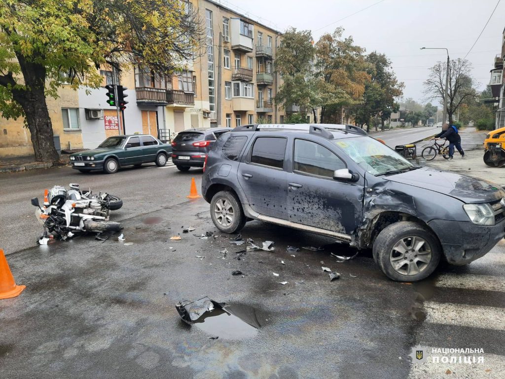 Мотоциклиста госпитализировали в результате ДТП в Харькове (фото)