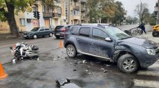Мотоциклиста госпитализировали в результате ДТП в Харькове (фото)