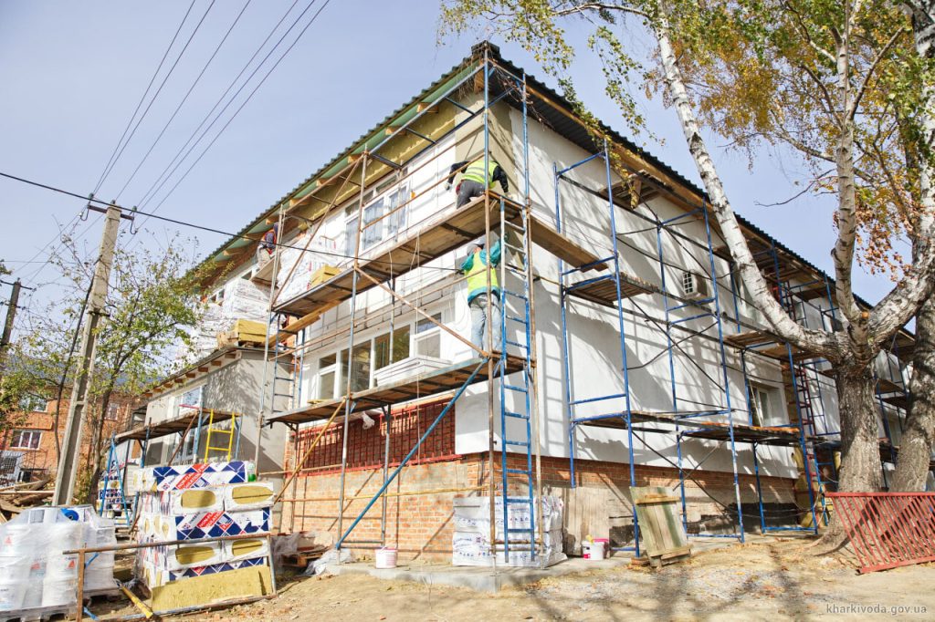 17 жилых домов планируют восстановить в Дергачах под Харьковом до конца года