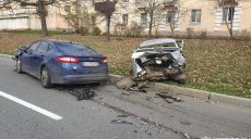 В Харькове столкнулись два автомобиля: пожилой водитель – в больнице (фото)