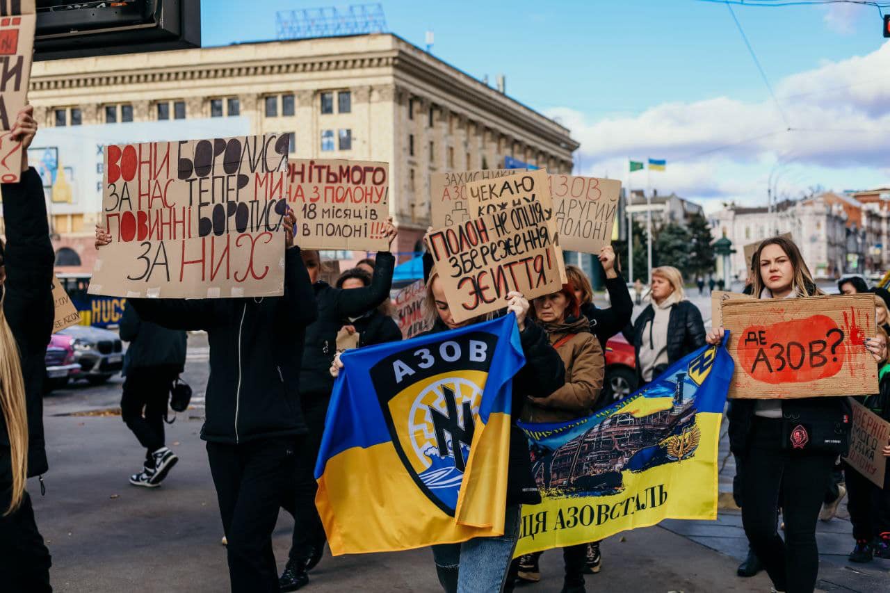 Акция родственников героев Мариуполя в Харькове 3