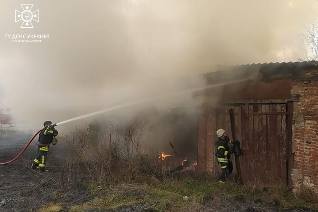 Вовчанськ на Харківщині знову обстріляли. ДСНС показала наслідки (фото)