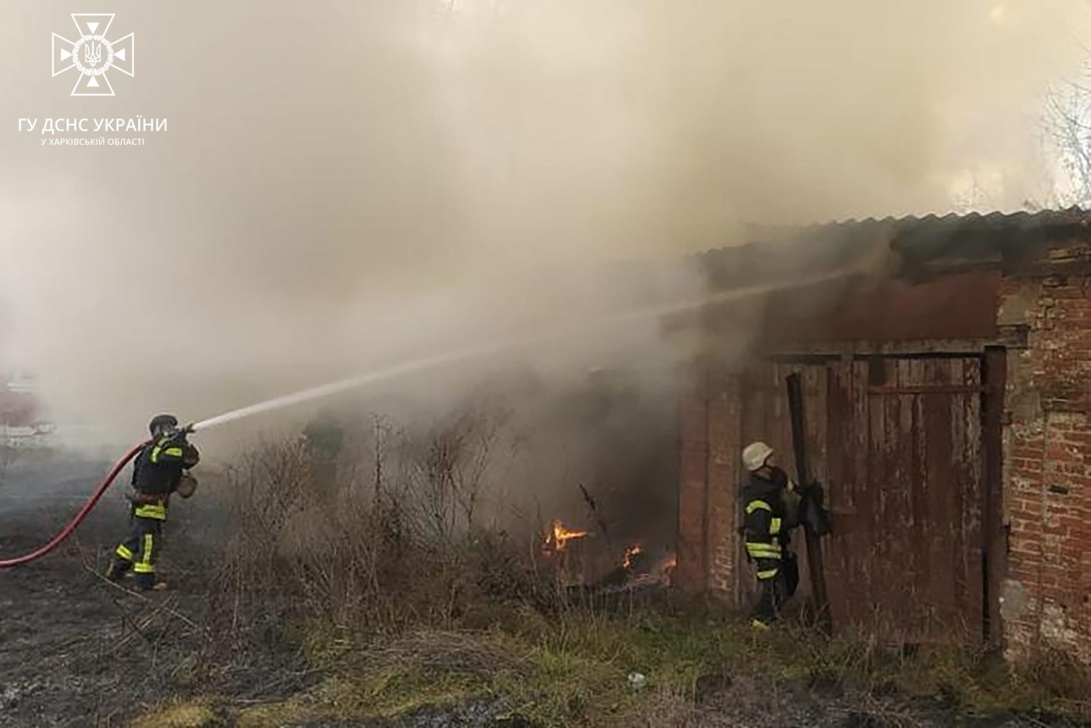 Вовчанськ на Харківщині знову обстріляли. ДСНС показала наслідки (фото)
