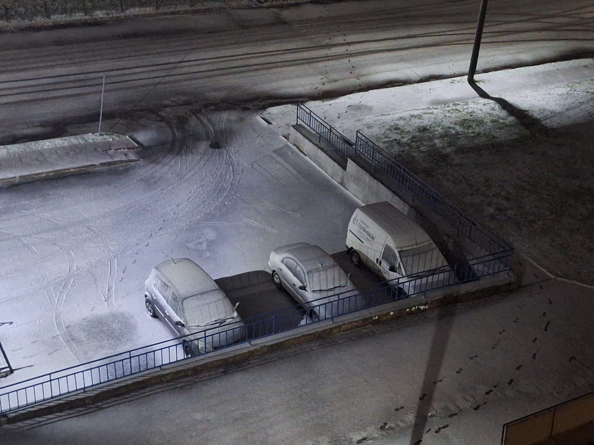 Снегопад на Харьковщине начался: заметает Лозовую (видео)