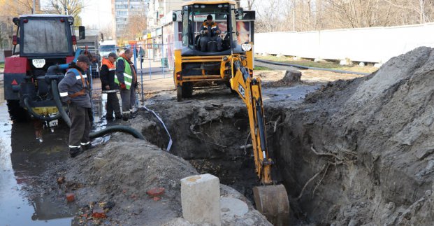 В Новобаварском районе заменили более 2 км водоводов