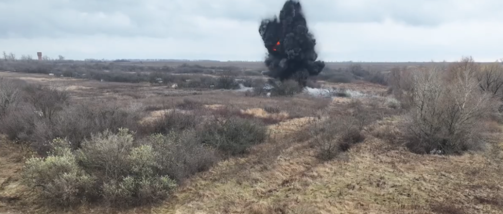 Мінне поле знайшли на Харківщині: як сапери підривали боєприпаси (відео)