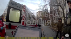 В Харькове патрульные вызволили беспомощного мужчину из квартиры (видео)