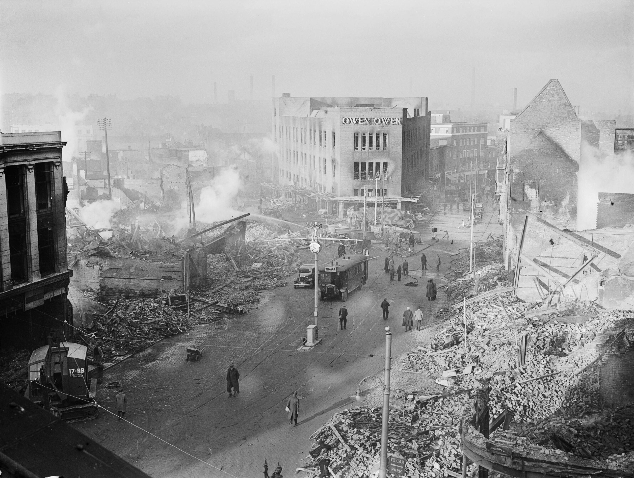 Руїни Ковентрі після німецького бомбардування