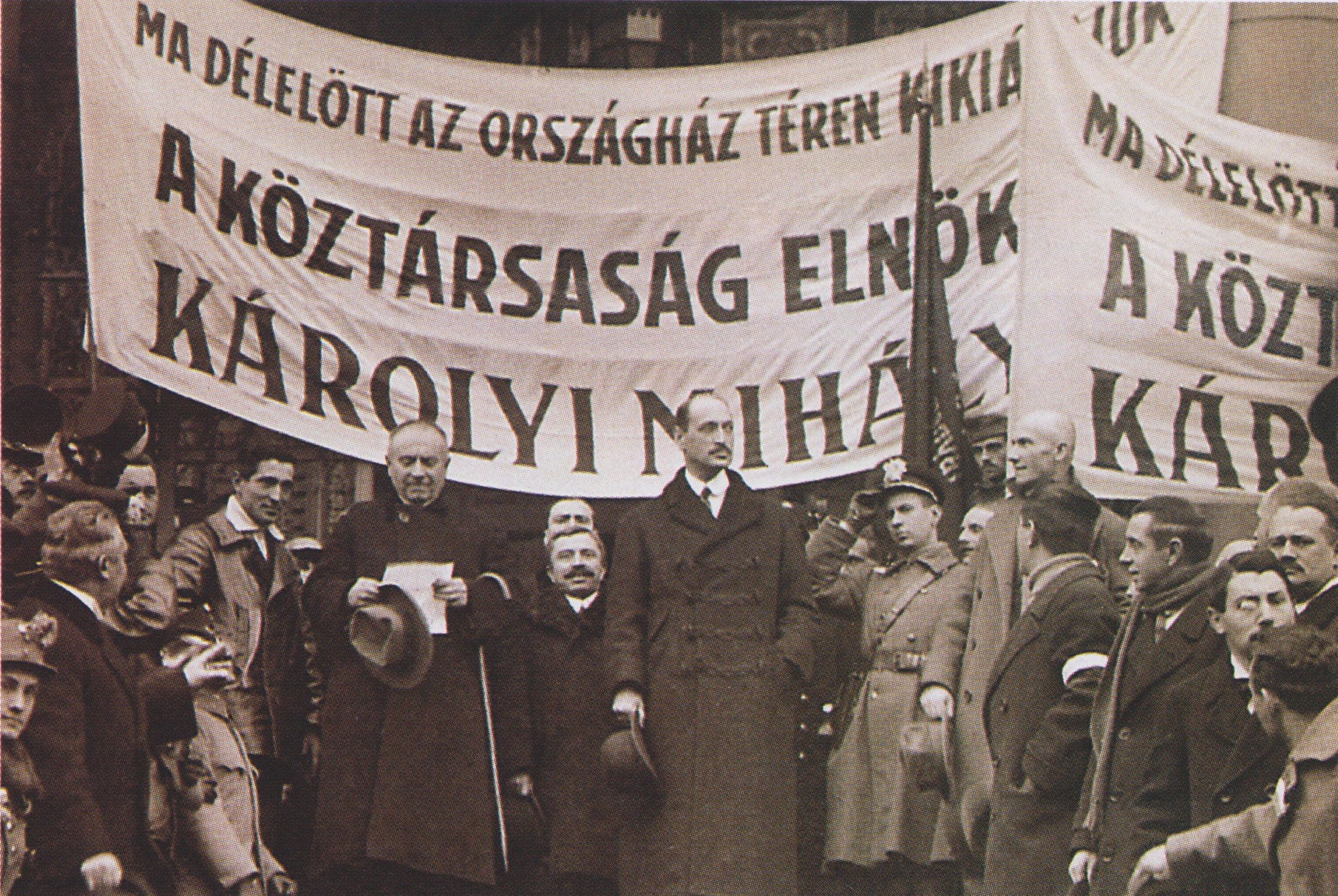 Міхай Каройі проголошує Венгенську республіку 1918 року