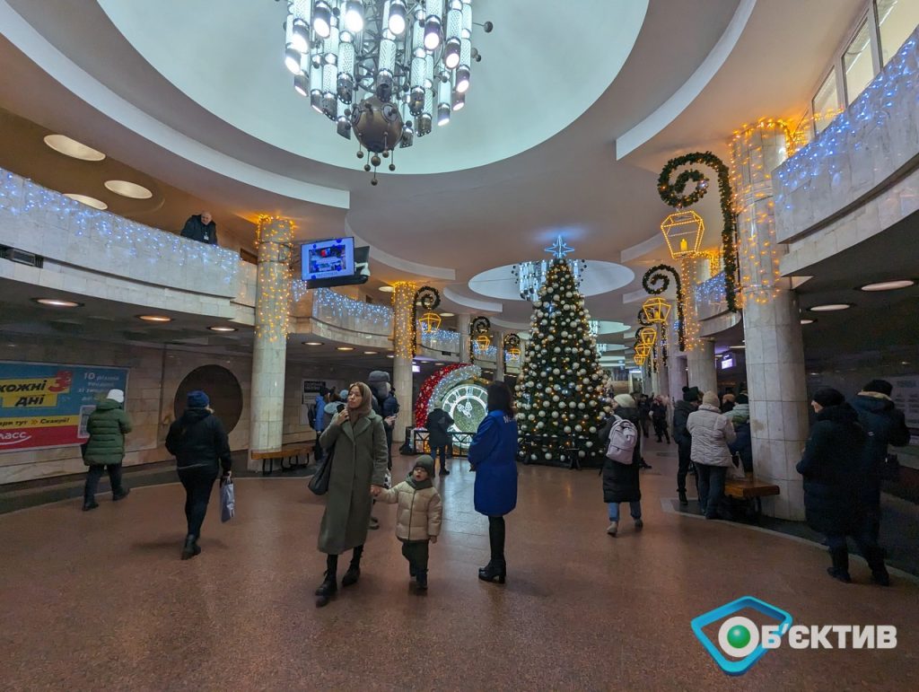 Урочистостей не буде: головну ялинку Харкова в метро запалили без помпи