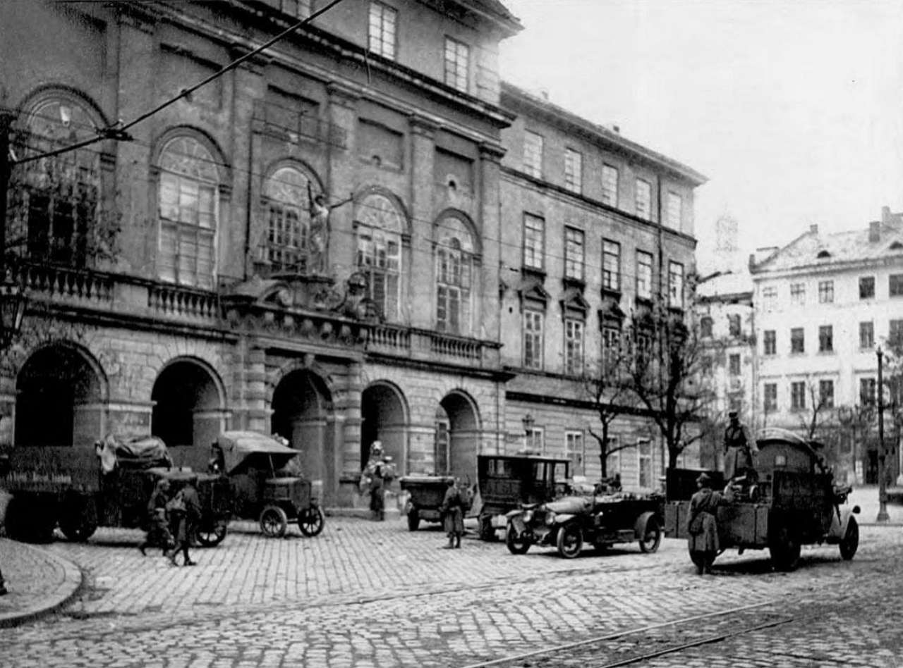 Площа Ринок у Львові 1918