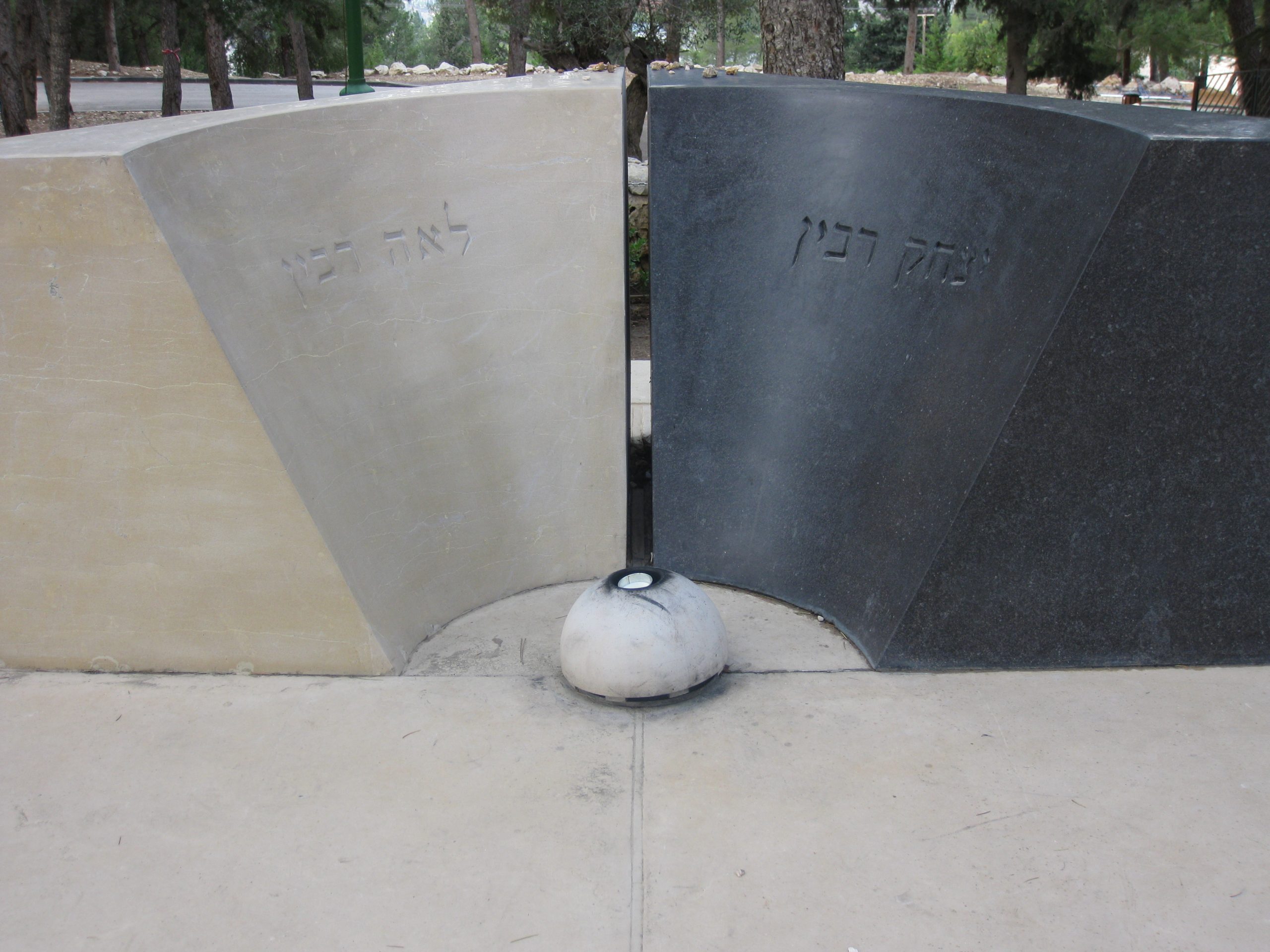 Могила Ицхака Рабина в Тель-Авиве