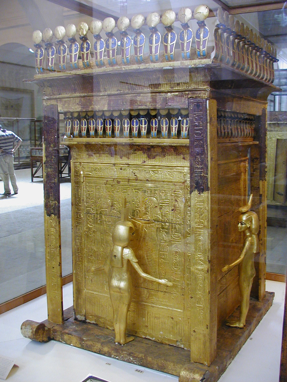 Золотой саркофаг из гробницы Тутанхамона